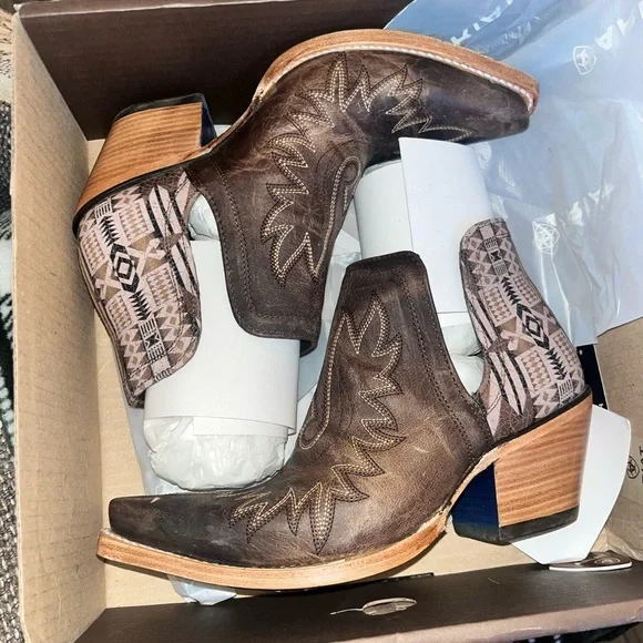 Ariat boots size 9 1/2 only worn once for a wedding Ariat Men main image 4